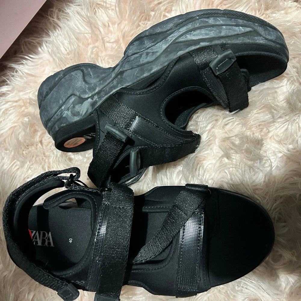 Zara Black Strappy Platform Sport Sandals - Picture 2 of 3